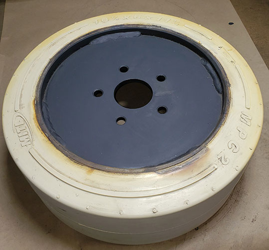 Non marking tire